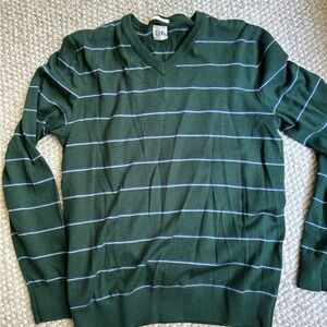 Men’s Size M Slim fit Gap merino wool sweater